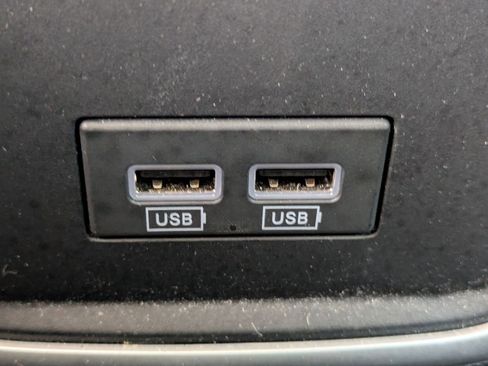 Used 2017 Chrysler 300 Limited w/ Value Package image 13