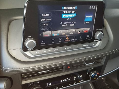 Used 2025 Nissan Rogue SV image 17