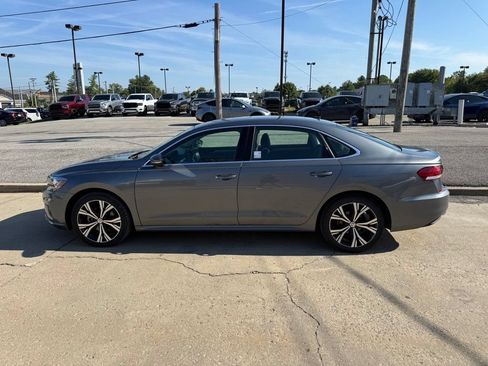 Used 2021 Volkswagen Passat 2.0T SE FWD image 9