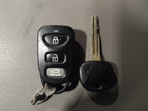 Used 2017 Hyundai Elantra SE image 32