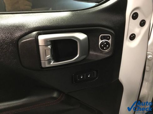Used 2018 Jeep Wrangler Unlimited Rubicon AWD/4WD image 23