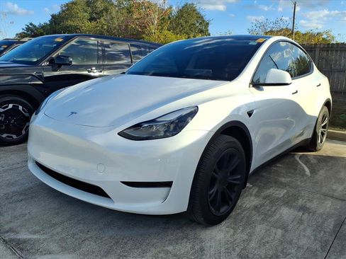 Used 2024 Tesla Model Y Long Range image 3