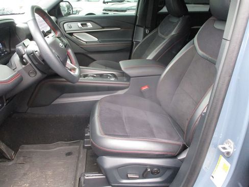 Used 2025 Ford Explorer ST image 16