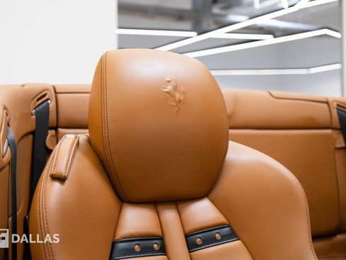 Used 2011 Ferrari California RWD image 39