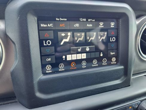 Used 2019 Jeep Wrangler Unlimited Rubicon w/ Cold Weather Group AWD/4WD image 21