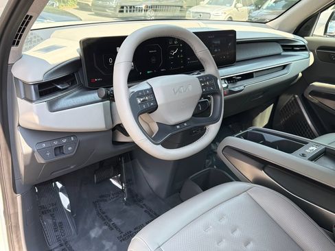 Used 2024 Kia EV9 Wind AWD/4WD image 25