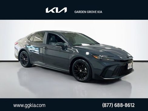 Used 2025 Toyota Camry SE w/ Convenience Package AWD/4WD image 1