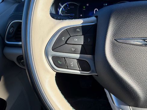 Used 2017 Chrysler Pacifica Platinum image 5