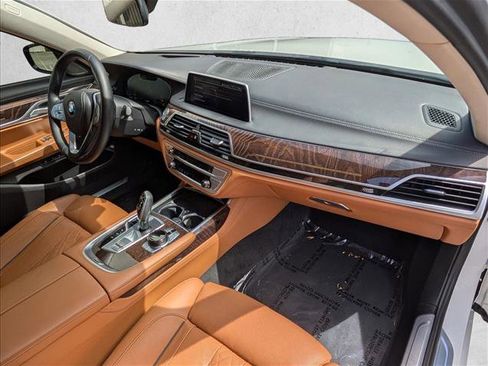 Certified 2022 BMW 750i xDrive w/ Executive Package AWD/4WD image 21