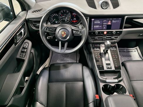 Certified 2025 Porsche Macan image 17