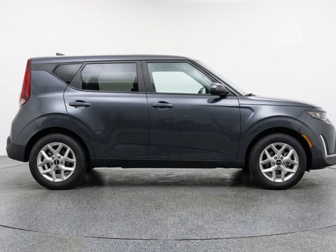 Used 2025 Kia Soul LX w/ LX Technology Package FWD image 11