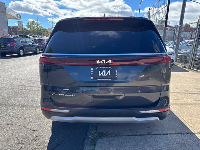Used 2022 Kia Carnival LX FWD image 6