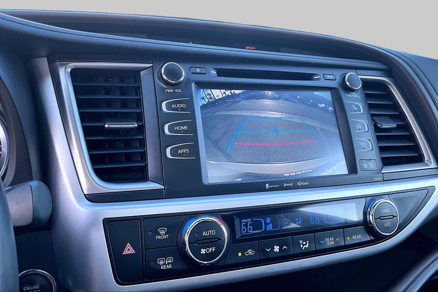 Used 2016 Toyota Highlander XLE FWD image 25