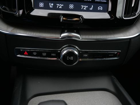Certified 2025 Volvo XC60 B5 Plus w/ Climate Package AWD/4WD image 22