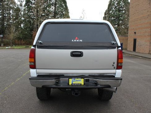 Used 2003 GMC Sierra 2500 SLE w/ Skid Plate Package AWD/4WD image 8