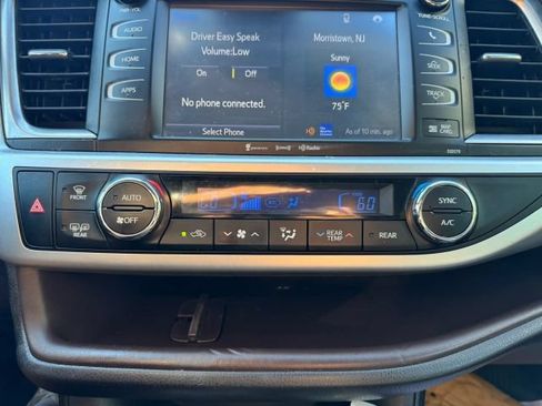 Used 2018 Toyota Highlander XLE AWD/4WD image 17