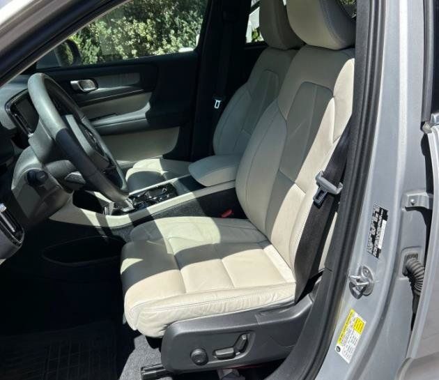 Used 2023 Volvo XC40 B5 Plus w/ Protection Package Premier AWD/4WD image 6