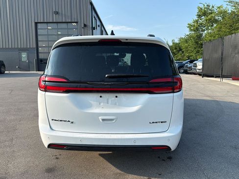 Used 2025 Chrysler Pacifica Limited FWD image 4