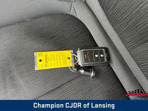 Used 2023 Jeep Grand Cherokee L Laredo image 31