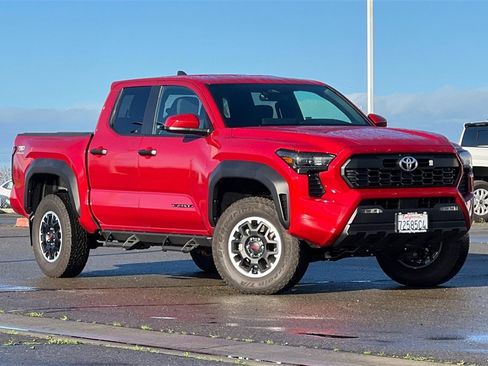 Used 2024 Toyota Tacoma TRD Off-Road image 2