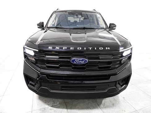Certified 2025 Ford Expedition Active AWD/4WD image 3
