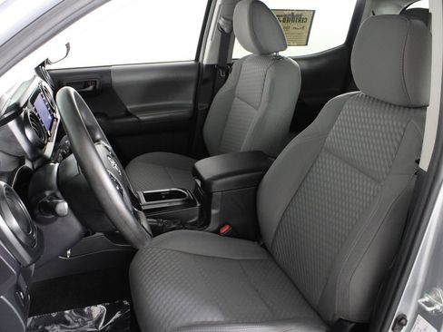 Used 2022 Toyota Tacoma SR w/ SR Convenience Package RWD image 18