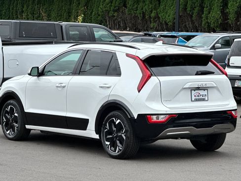 Certified 2023 Kia Niro Wind w/ Wind Preserve Package FWD image 6