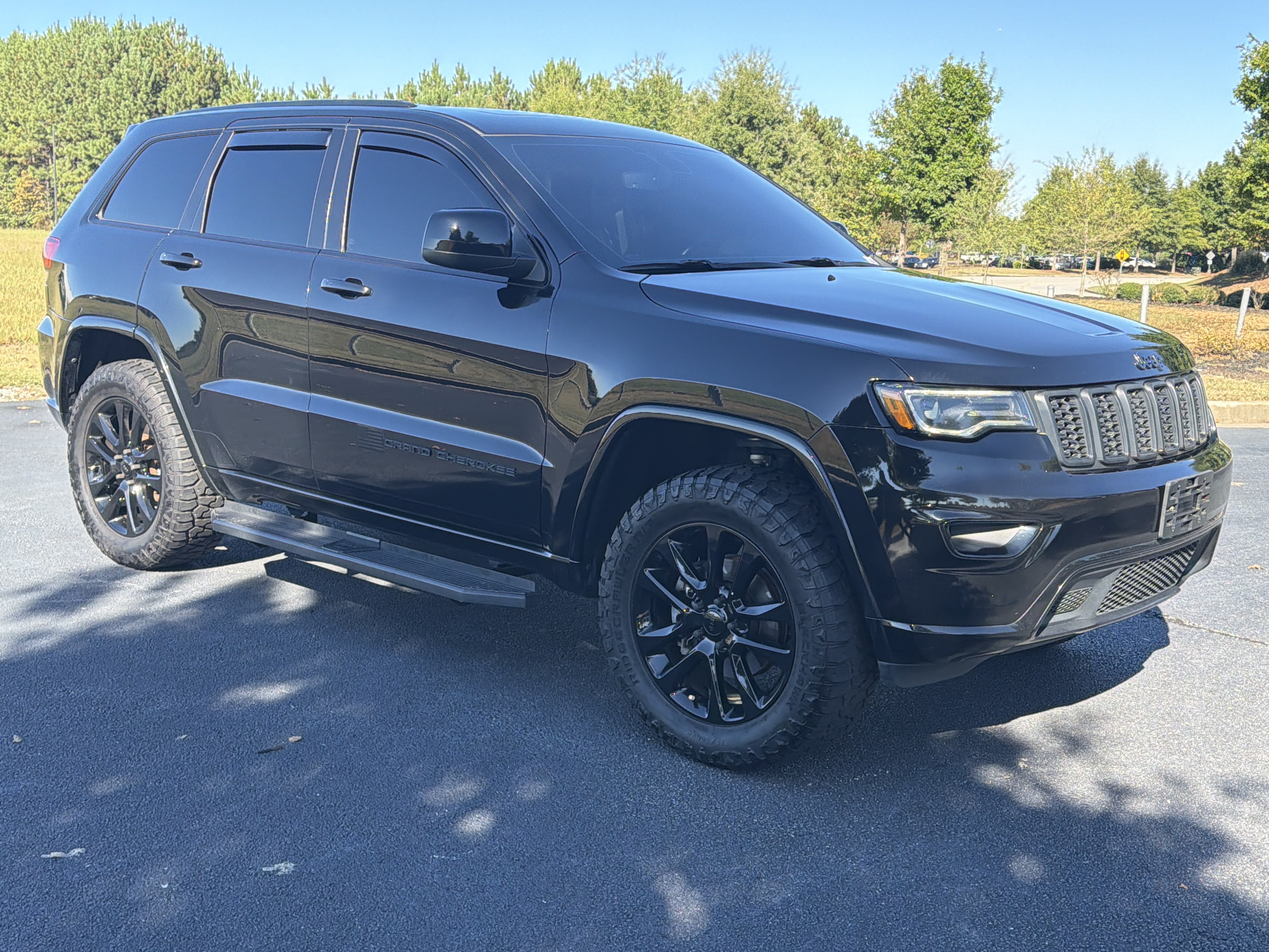Used 2020 Jeep Grand Cherokee Altitude AWD/4WD image 2