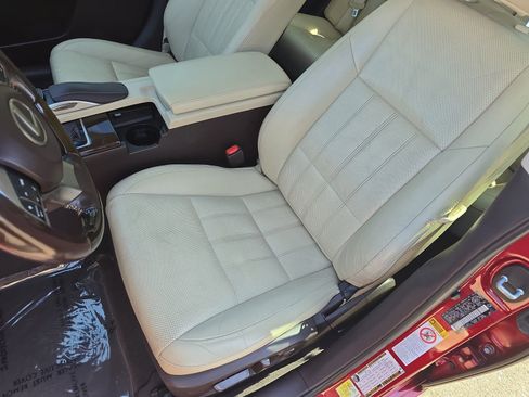 Used 2016 Lexus ES 300h w/ Luxury Package w/Wood Trim FWD image 18
