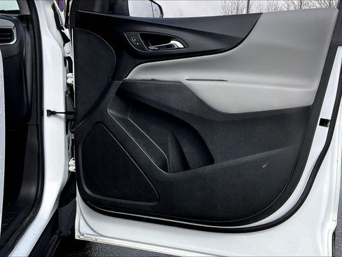 Used 2023 Chevrolet Equinox LS AWD/4WD image 11