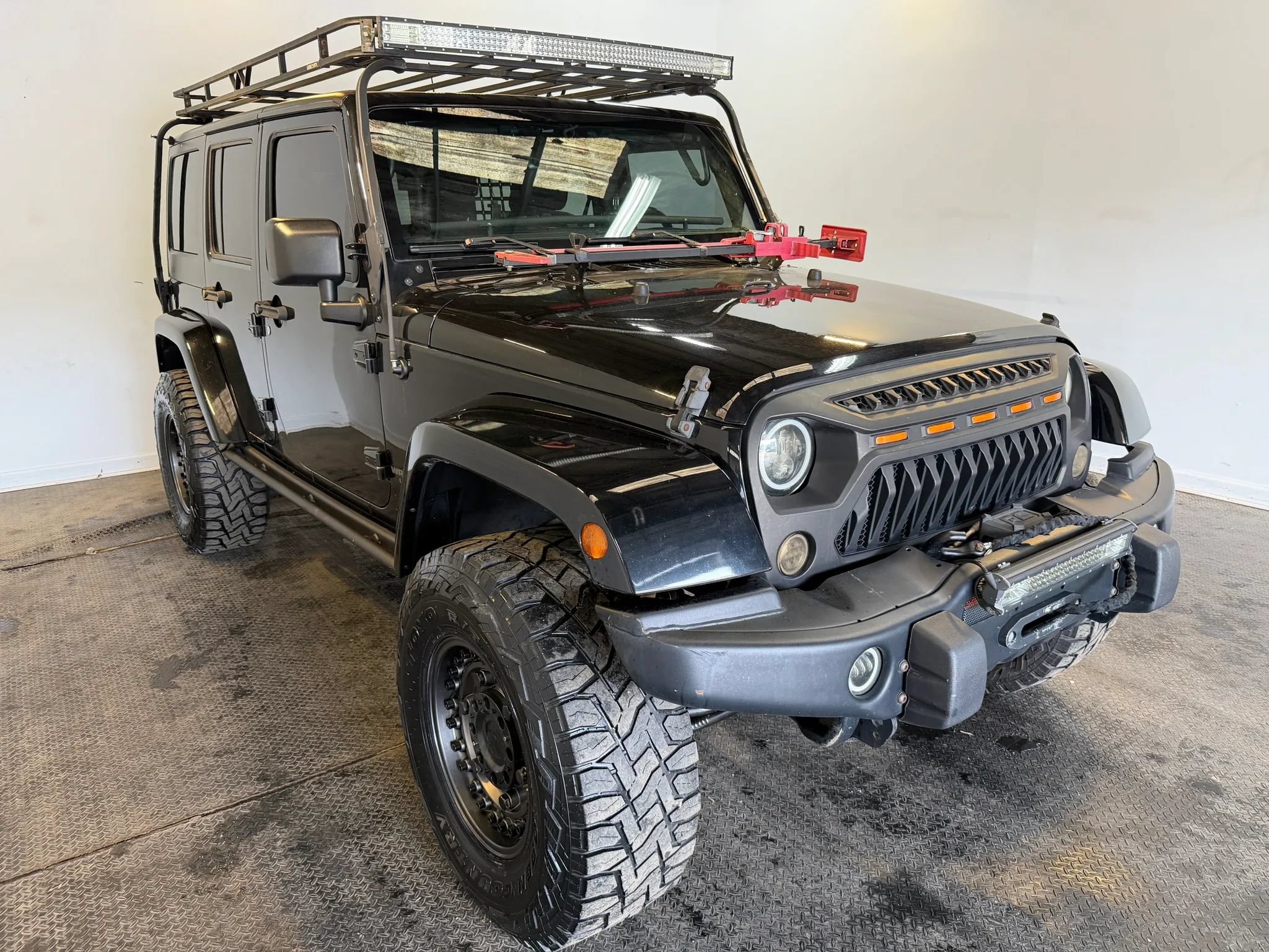 Used 2017 Jeep Wrangler Unlimited Sahara AWD/4WD image 4