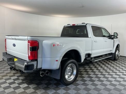 Certified 2025 Ford F450 Lariat w/ FX4 Off-Road Package image 4