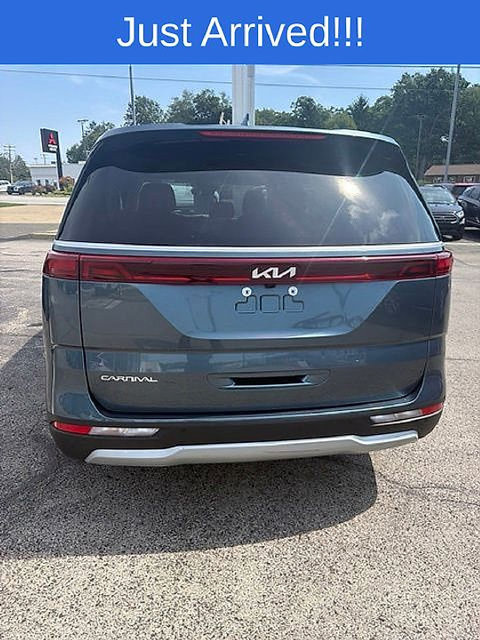 Used 2024 Kia Carnival EX FWD image 6