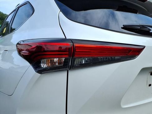 Used 2022 Toyota Highlander Platinum AWD/4WD image 10