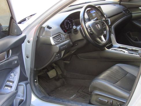 Used 2021 Honda Accord Touring image 9