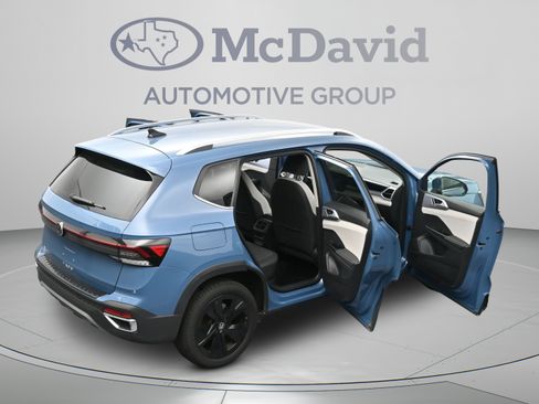 Used 2025 Volkswagen Taos SE w/ Black Wheel Package FWD image 45