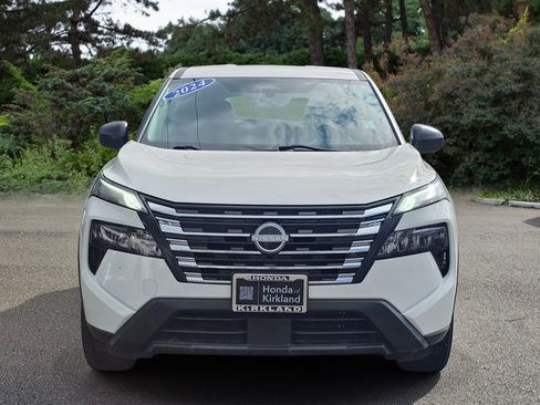Used 2024 Nissan Rogue S AWD/4WD image 2