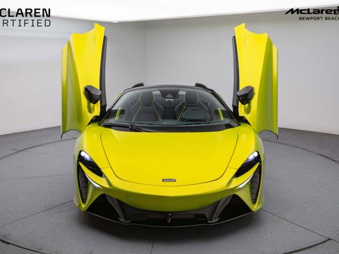 Used 2025 McLaren Artura Spider image 8