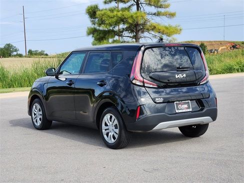 Used 2023 Kia Soul LX image 5