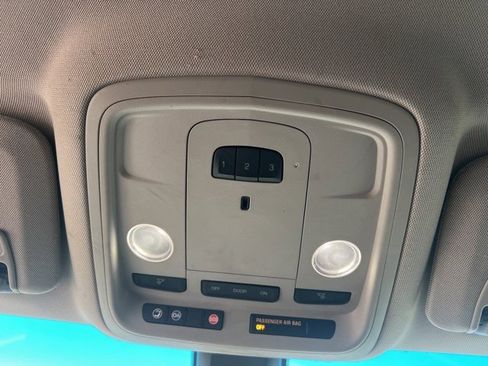 Used 2017 Cadillac XTS Luxury image 32