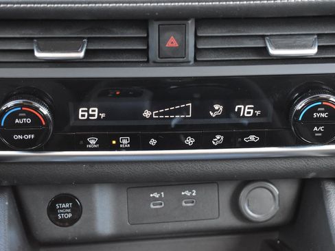 Used 2025 Nissan Rogue SV image 9