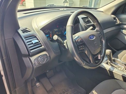 Certified 2018 Ford Explorer XLT image 9