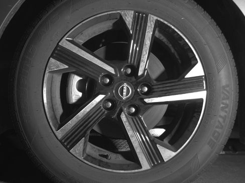 Used 2025 Nissan Sentra SV FWD image 12