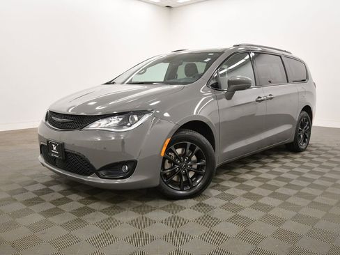 Used 2020 Chrysler Pacifica Touring-L w/ Advanced Safetytec Group AWD/4WD image 2