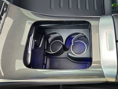 Used 2025 Mercedes-Benz GLC 300 4MATIC image 54