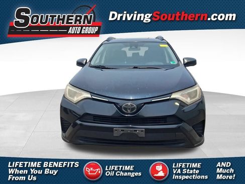 Used 2017 Toyota RAV4 LE AWD/4WD image 1