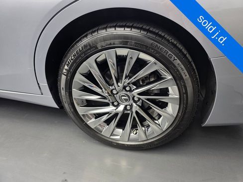 Used 2025 Lexus ES 300h w/ Technology Package FWD image 17