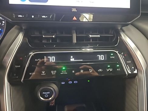 Used 2024 Toyota Venza XLE image 20