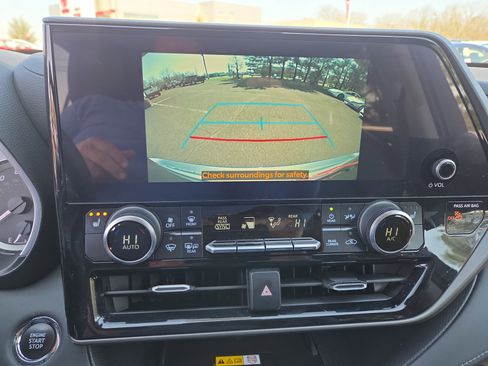 Used 2023 Toyota Highlander XLE image 29