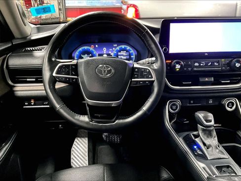 Used 2024 Toyota Grand Highlander Platinum image 5